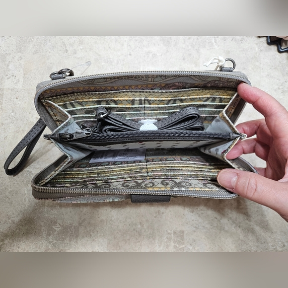 Sakroots Artist Circle Large Smartphone Crossbody - Picture 3 of 5